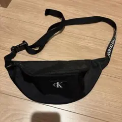 CALVIN KLEIN JEANS ブラックショルダーバッグ