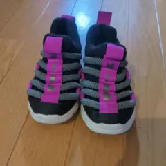 マ*♡様 Nike キッズ ストラップスニーカー ブラック/ピンク