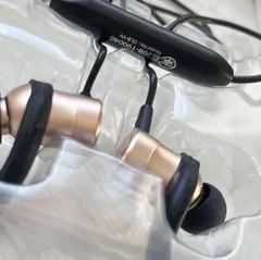 新品・未使用★Bluetooth5.0 磁石 イヤホン ゴールド 高音質のサムネイル