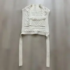 アイボリー ケーブルニット フリンジタートルベスト