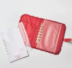 Maison de FLEUR×HELLO KITTY いちごマルチケースRED