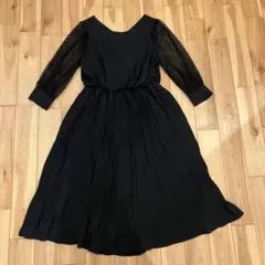 アパートバイローリーズ　ドットチュール袖プリーツワンピース