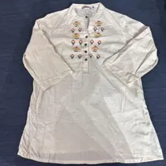 刺繍入りベージュ五分袖シャツ