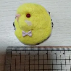 羊毛フェルト セキセイインコ ブローチ