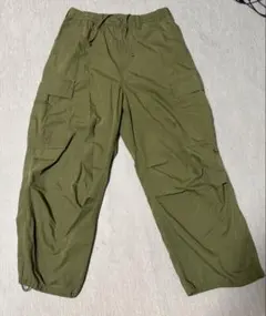 GU カーゴパンツ オリーブ Sサイズのサムネイル