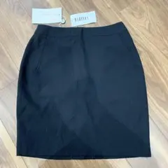 新品　未使用　MARELLA黒スカート後スリットのサムネイル