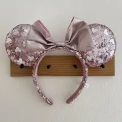 ディズニー　ミニーマウス　スパンコールカチューシャ　ハート刺繍
