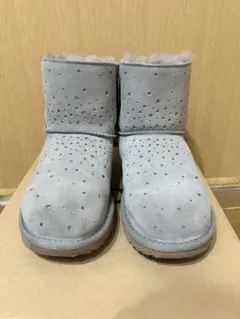 お値下げ中⭐︎美品⭐︎キッズUGG グレー 星型ブーツ　オーストラリアで購入箱付き