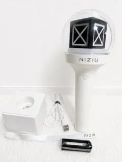 NIZIU ペンライト ホワイト 充電器付き NIZIU ペンライト 充電スタンド付き - メルカリ
