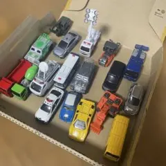 値下げ　ミニカーセット 18台 救急車 パトカーなど