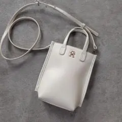 超美品 Tommy Hilfiger スマホショルダーバッグ