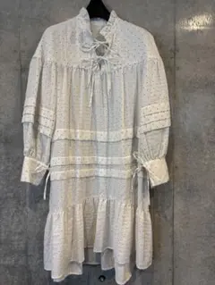 COEL ホワイト フリル付き 長袖ワンピース