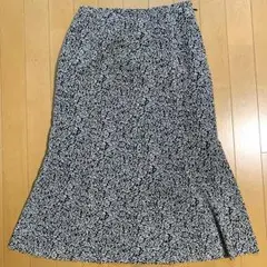 close up 花柄ロングフレアスカート ブラックのサムネイル