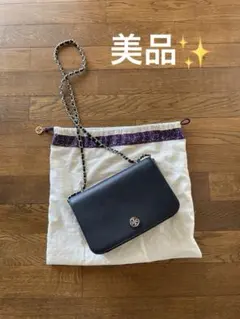 [美品]トリーバーチ　ショルダーバック　黒にゴールドのストラップ