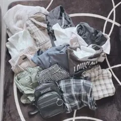 レディース　まとめ売り　中古　春夏秋冬　アウター　トップス　ボトムス　バッグ