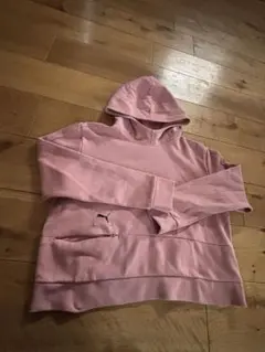 PUMA ピンク スウェットパーカー　フィットネス　スポーツ　フード付き
