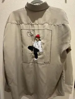 red cap girl シャツ