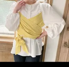 新品未使用　ジュノアJUNOAH フロントクロスリボンブラウスのサムネイル