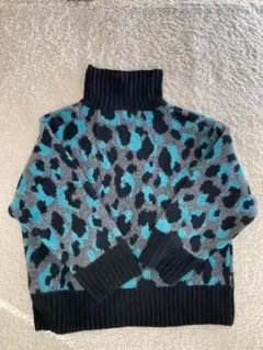 フリーサイズ　細身え　AZUL by moussy ブルーレオパード柄　ニット