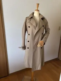 ハイクのベージュ トレンチコート ダブルブレスト