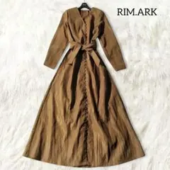 リムアーク クリンクル加工 ロングワンピース ブラウン ベルト 光沢感 シワ加工のサムネイル