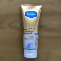 Vaseline Gluta-Hya Flawless Bright