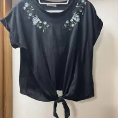 〈美品〉OLIVE des OLIVE トップス Tシャツ 半袖 黒色 花柄