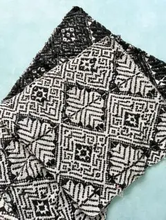 ラオス　生地　刺繍　インテリア　クロス　黒　モノトーン　ハンドメイド