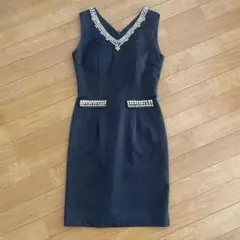 ビジュー付き黒ノースリーブワンピース