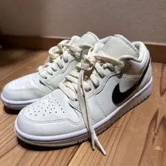 Nike Air Jordan 1 Low ウィメンズ　ココナッツミルク