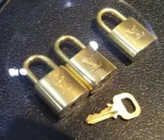 Louis Vuitton　ルイヴィトン　パドロック　カデナ　南京錠カギ 2本