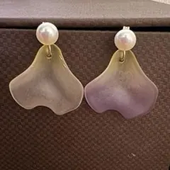 花びら型ピアス（紫グラデーション）