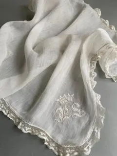 フランス　アンティーク　19世紀の手刺繍ハンカチ 王冠　モノグラム刺繍 　貴族用