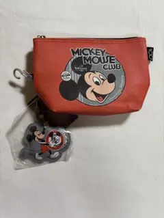 新品　ミッキーマウス　チャーム付きポーチ