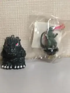 ゴジラ　劇場限定吸盤付きフィギュア&ミニサイズフィギュア2点セット　新品未使用品
