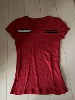 TOMMY HILFIGER赤VネックTシャツ 半袖