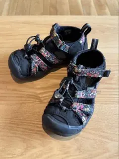 KEEN キッズサンダル ブラック/フラワー柄　18センチ　箱無し
