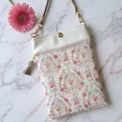 インド刺繍とフェイクレザーのスマホショルダーバッグ サコッシュ ハンドメイド