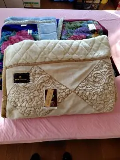 12月15日までの出品になります。毛布3点まとめ売り