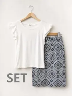 FreeziaホワイトTシャツ&Forever 21 グレースカート2点セットのサムネイル