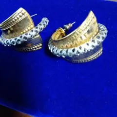 ギヨシェ細工 クローバー ピアス シルバー - メルカリ