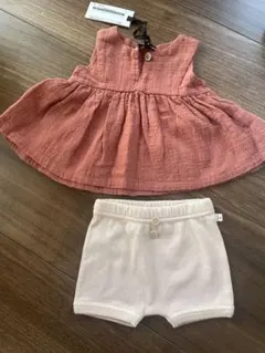 オレンジドレスとホワイトショートパンツセット