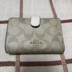 COACH ベージュ 二つ折り財布
