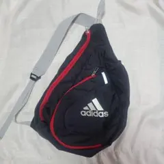 adidas スリングバッグ 黒/赤