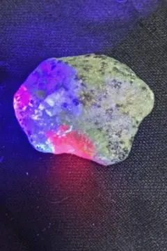 ルビーインゾナイト原石