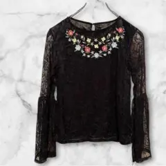 ブラウス レース 刺繍　後ボタン 長袖 ボートネック 透け感あり　M 美品