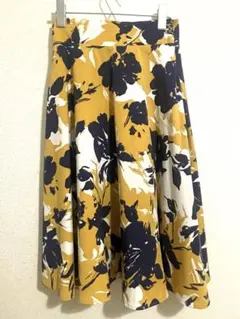 N.NaturalBeautyBasic花柄　ひざ丈　ミモレ丈　スカートのサムネイル