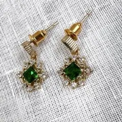 ヴィンテージ風 エメラルドグリーン ピアス S925 刻印あり ゴールド 箱無し