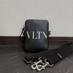 ヴァレンティノVLTNブラックショルダーバックロゴ入りのサムネイル
