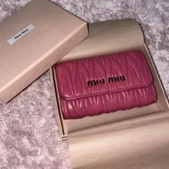 【ギャランティカード・箱付】MIU MIU マテラッセ マゼンタキーケースのサムネイル